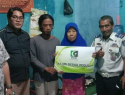 Janda Miskin di Mampang Depok dapat bantuan bahan bangunan dari Kahmi Depok