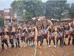 Tim Mini Soccer U-9 dan U-13 RT 03 Borong Gelar Juara