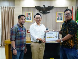 HUT ke-2 Metronesia.id, Pj Bupati Bekasi Raih Penghargaan