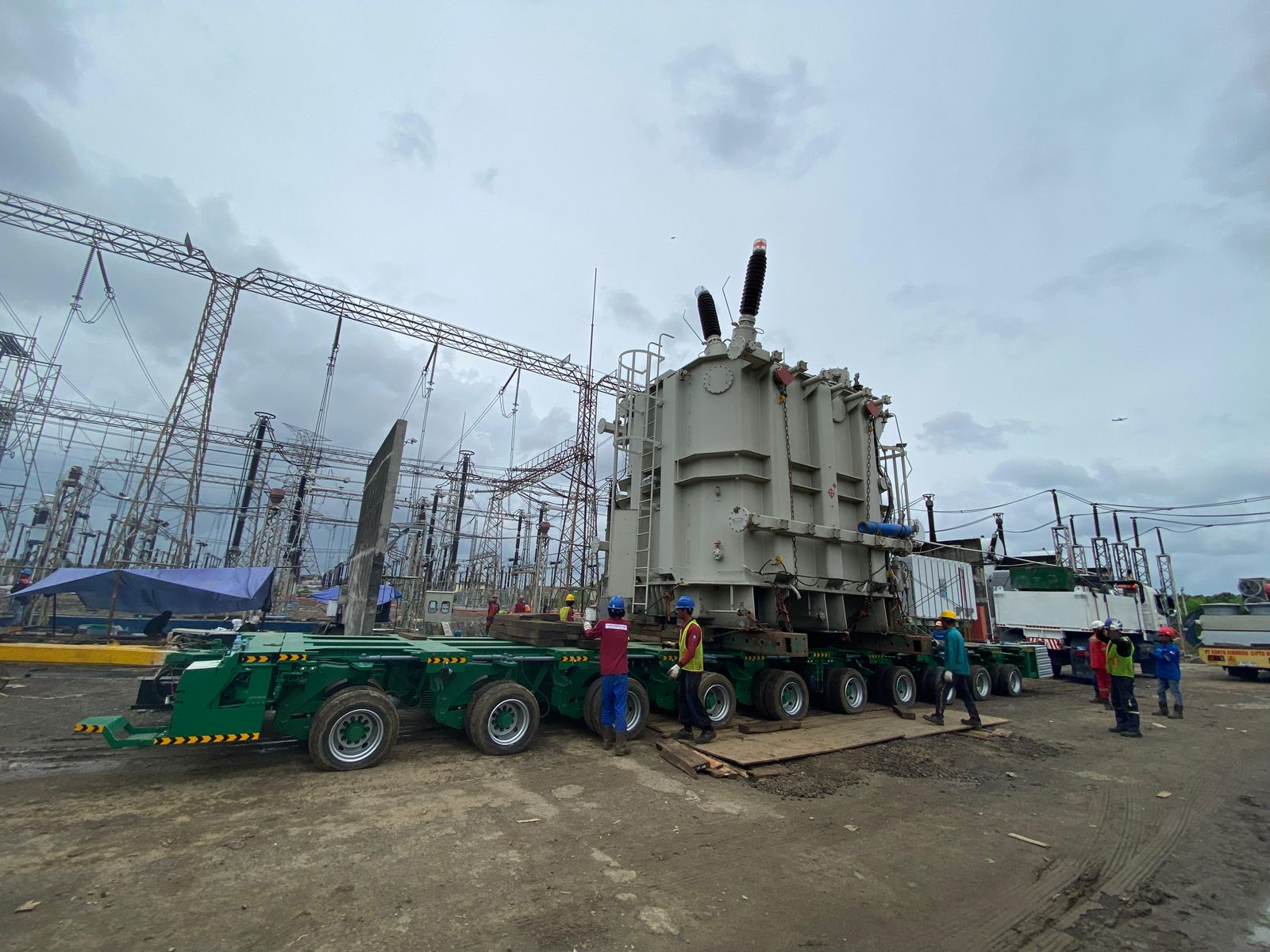 Usai pergantian Interbus Transformer (IBT), PT PLN (Persero) Unit Induk Transmisi Jawa Bagian Barat (UIT JBB) melalui Unit Pelaksana Transmisi (UPT) Pulogadung sukses lakukan energize (pemberian tegangan pertama) IBT Unit 2 GITET 500 kV Bekasi,