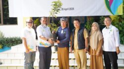 Hijaukan Bumi, PLN UIT JBB Tanam Pohon Produktif untuk Tingkatkan Perekonomian Masyarakat