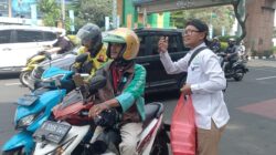 250 Paket “Jumat Berkah” Dibagikan kepada Masyarakat Yang Lewat Jalan Margonda