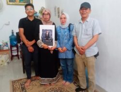 Hj. Qonita Lutfiyah Takziah ke Kediaman Almarhum Argo Ericko Achfandi, Mahasiswa UGM Berprestasi dan Hafiz Quran