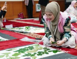 Srikandi UIT JBB Membatik, Gunakan Bahan Ramah Lingkungan