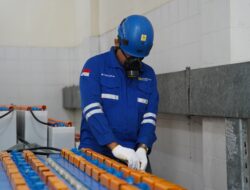 PLN UIT JBB Lakukan Pemeliharaan Rutin Baterai 110V Unit 1