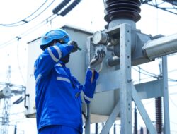 Dukung Keandalan Jaringan, PLN Lakukan Penggantian Manometer dan Counter LA di Gardu Induk Pasar Kemis Baru