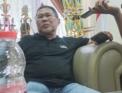 Mengajungan Dua Jari Jempolnya Kepada Ketua Panitia Persada ke-7  Dianggap Sukses