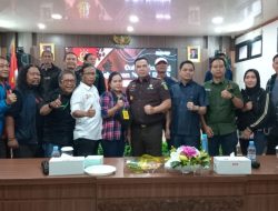 Kajari Depok Menjalin silatuhrahmi Dengan Wartawan