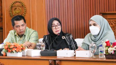 Supriatni Memperjuangkan Saat Rapat Untuk Tenaga Honor Tetep Tidak di ACC