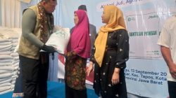 BULOG  Menyalurkan Bantuan Pangan ke 102.140 Penerima di Kota Depok