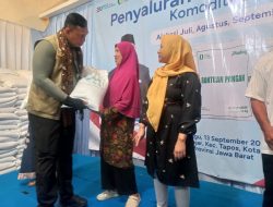 BULOG  Menyalurkan Bantuan Pangan ke 102.140 Penerima di Kota Depok