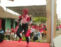 Mahasiswa KKN-M UNY Gelar Senam Massal Low Impact di Desa Tegalsari