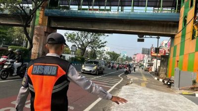 Uji Coba Pengalihan Akses Masuk Kendaraan ke Balai Kota