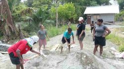 Gotong Royong Sukseskan TMMD ke-130 Kampung Yamboi