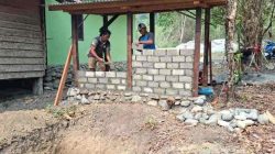 MCK Kampung Yamboi Mulai Berdinding