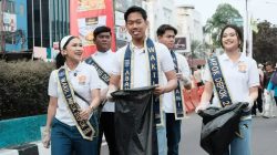 Puluhan Pemuda Gelar Aksi Bersih-Bersih di CFD Margonda