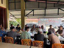 Kapolres Nagan Raya Ajak Warga Jaga Kamtibmas Ngopi Bareng di Warkop