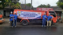 UNEJ dan KAUJE Salurkan Air Bersih di Wilayah Terdampak Kekeringan di Tulungagung